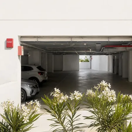 Celere Sea View Pool Gym Parking *